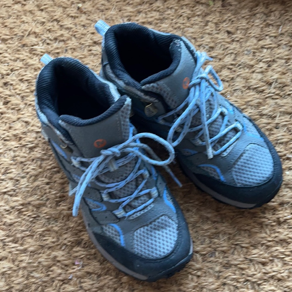Merrel ankle high hiking boots size 2 (little girl)